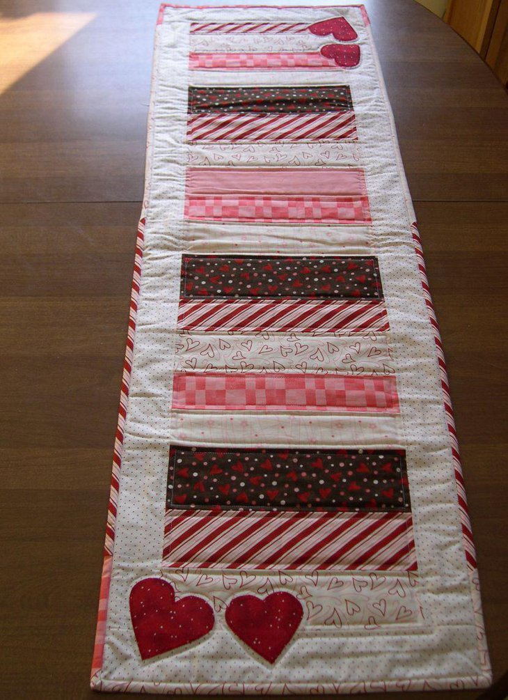 33 Beautiful Table Runner Patterns For Valentines Day